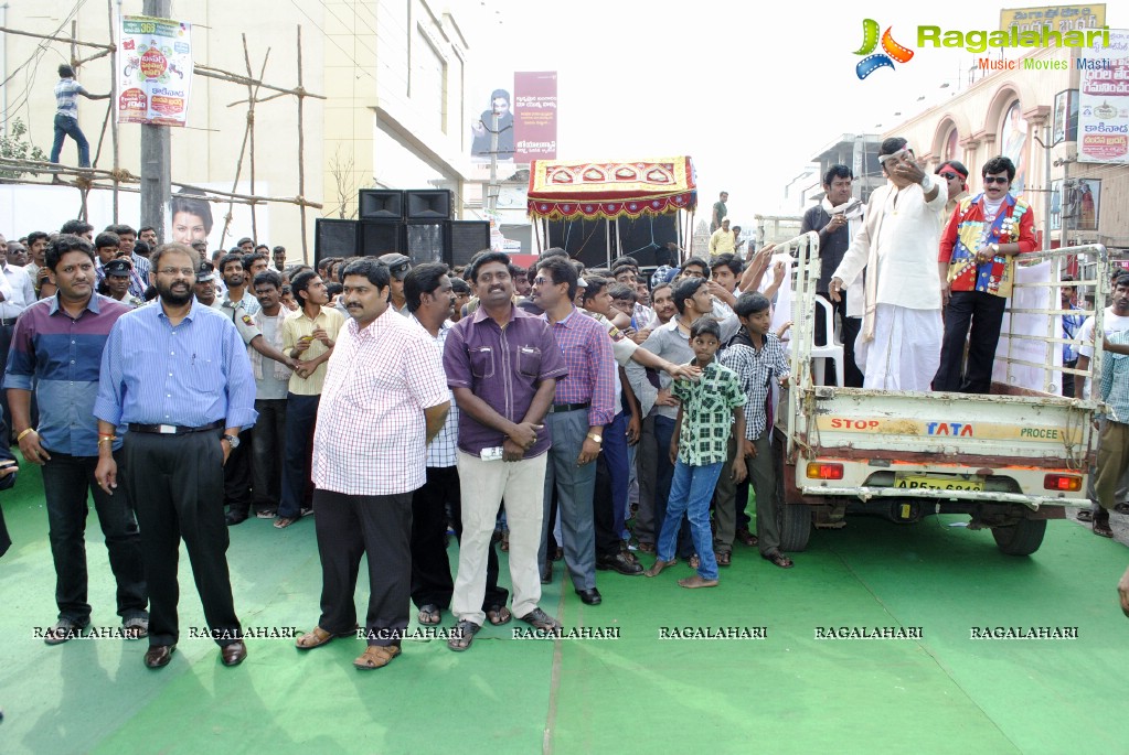 Kajal inaugurates Shree Nikethan at Kakinada