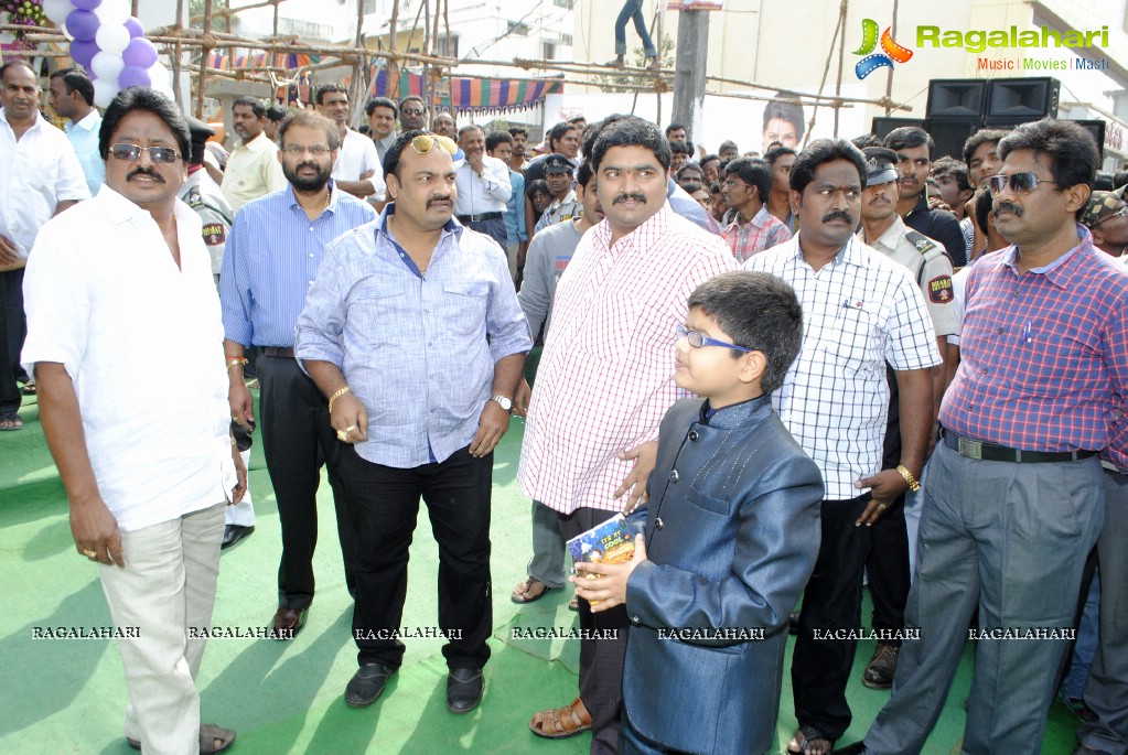 Kajal inaugurates Shree Nikethan at Kakinada