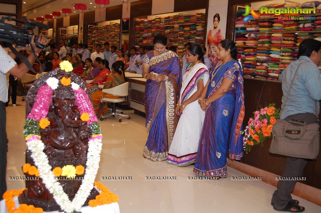 Kajal inaugurates Shree Nikethan at Kakinada
