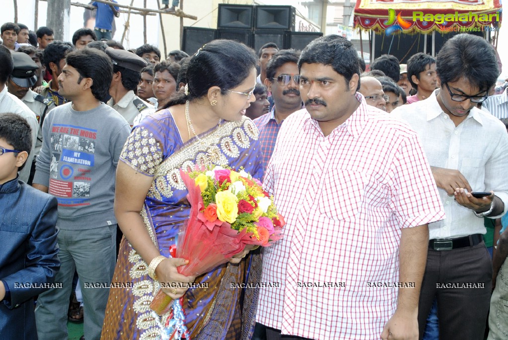 Kajal inaugurates Shree Nikethan at Kakinada