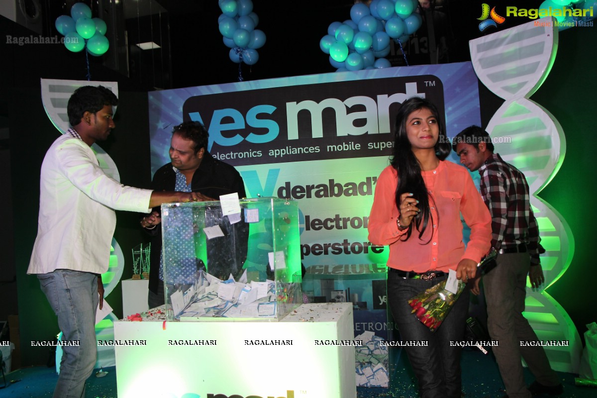 Yes Mart Dasara-Diwali 2013 Bumper Draw, Hyderabad