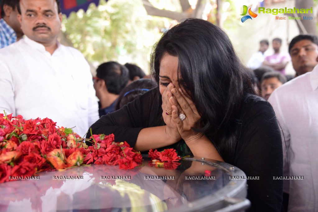 Celebs pay Homage to Chakri