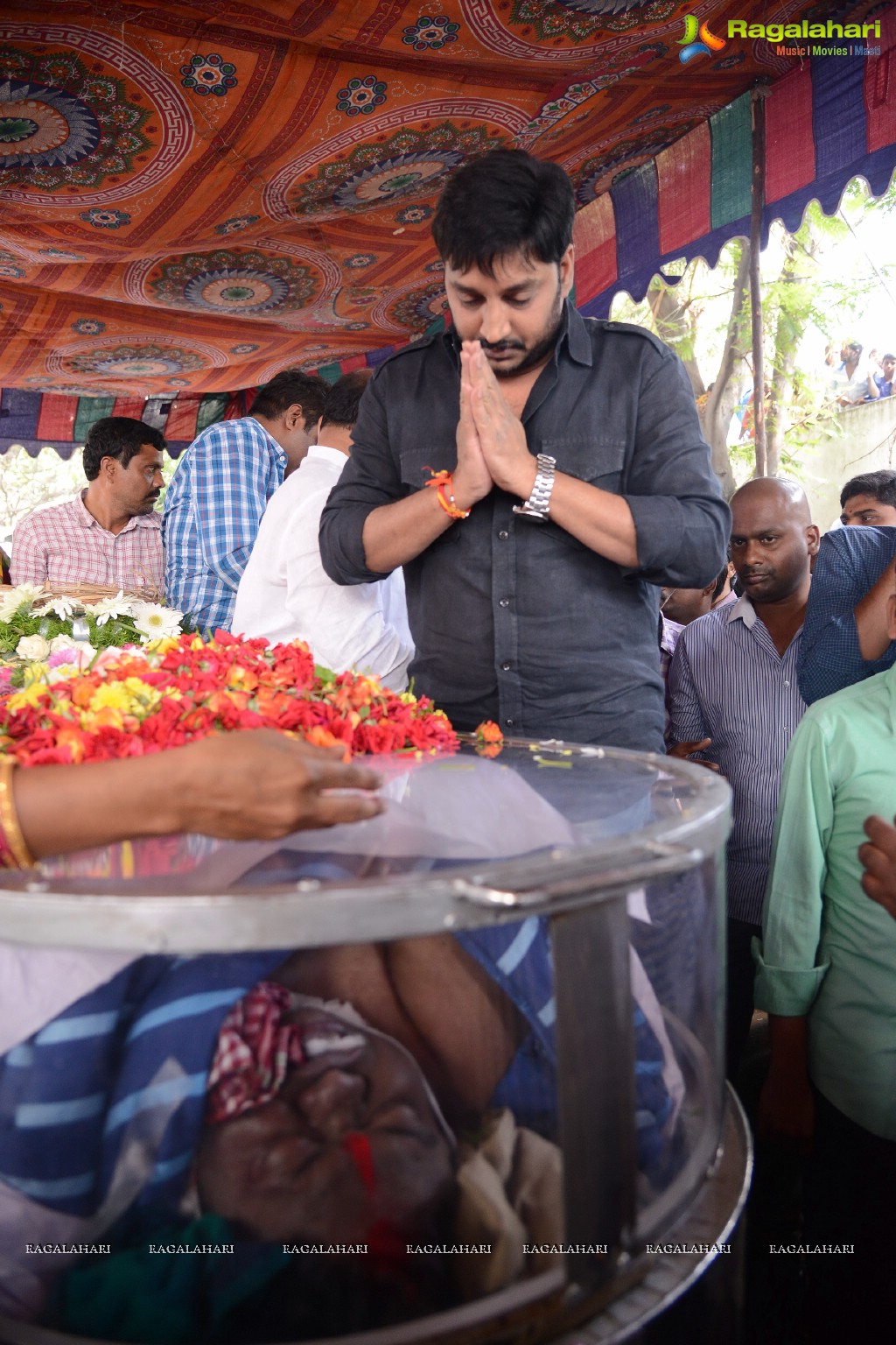 Celebs pay Homage to Chakri