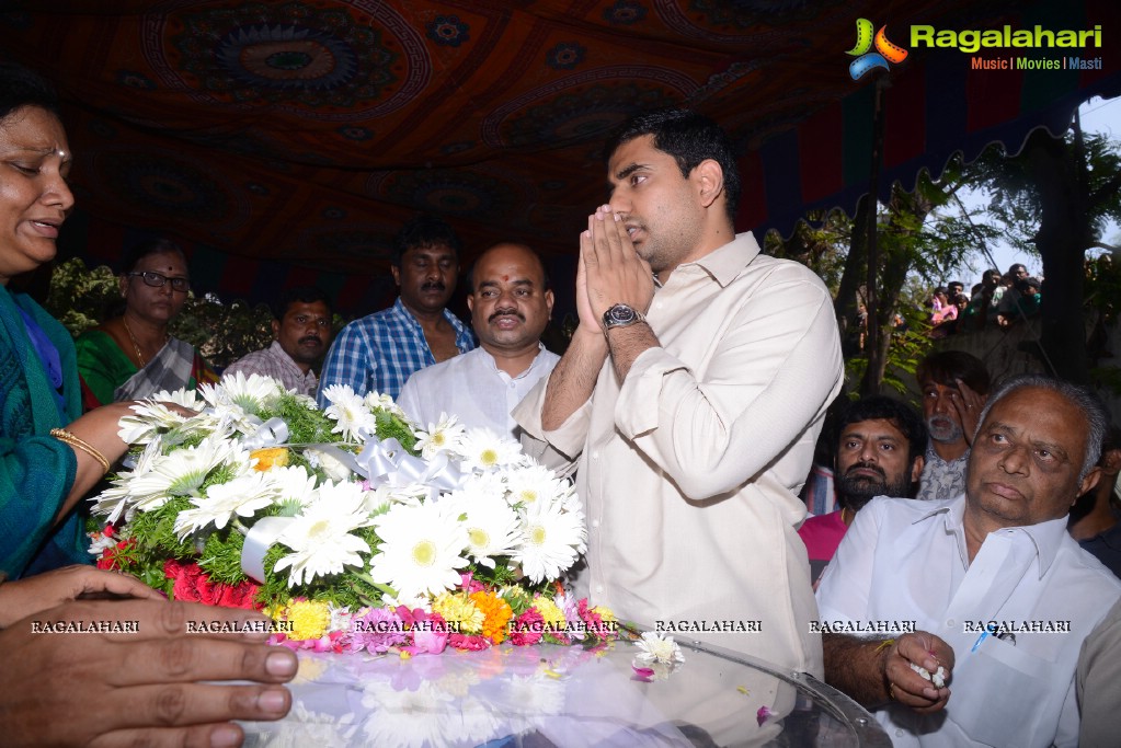 Celebs pay Homage to Chakri