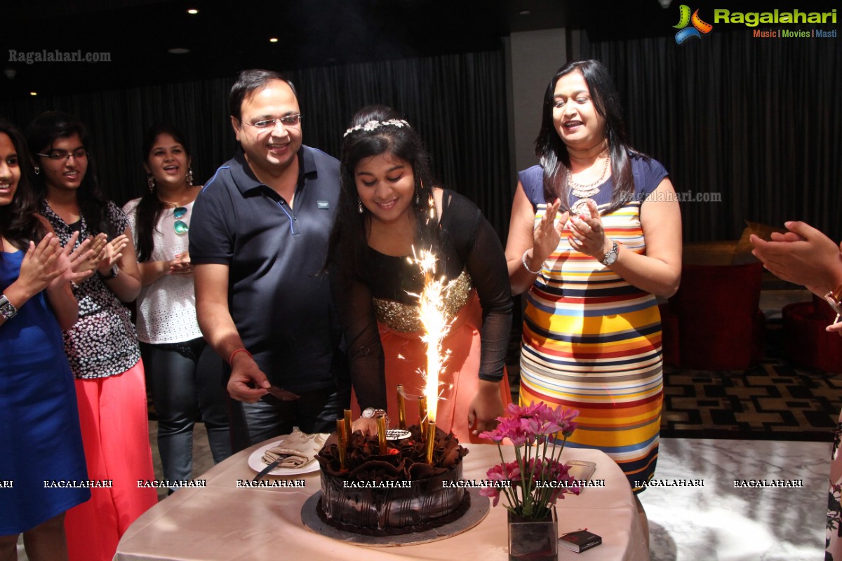 Aakanksha Kedia Tolasariya's Daughter Harshita's Birthday Celebrations 2014 at Taj Vivanta