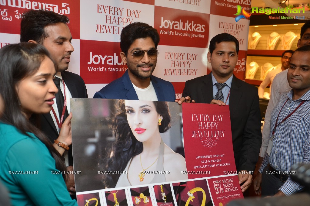 Stylish Star Allu Arjun unveils Joyalukkas Happy Diamonds Collection