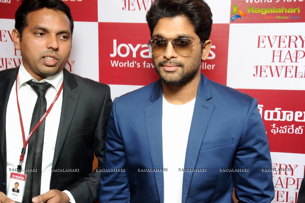 Stylish Star Allu Arjun unveils Joyalukkas Happy Diamonds Collection