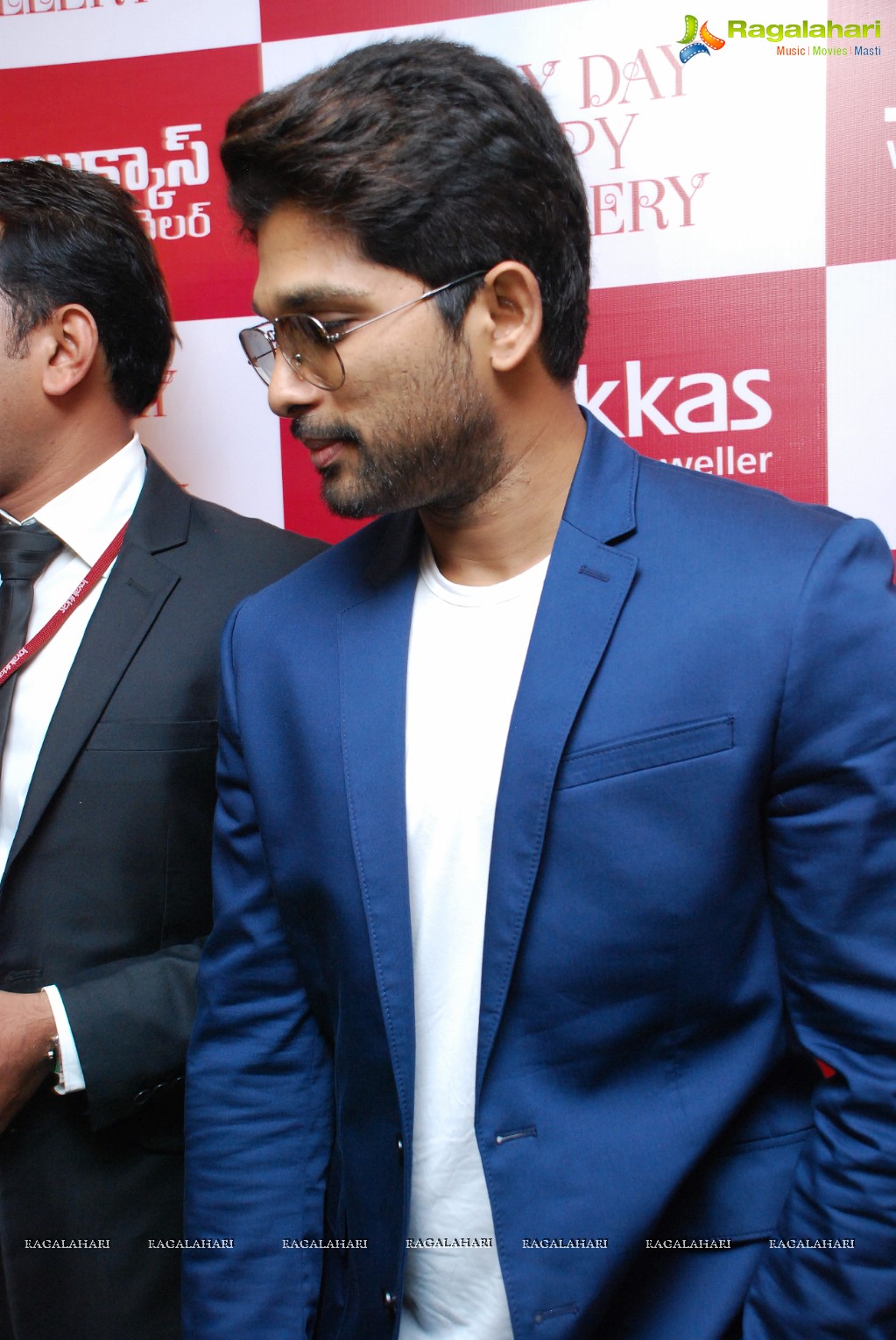 Stylish Star Allu Arjun unveils Joyalukkas Happy Diamonds Collection