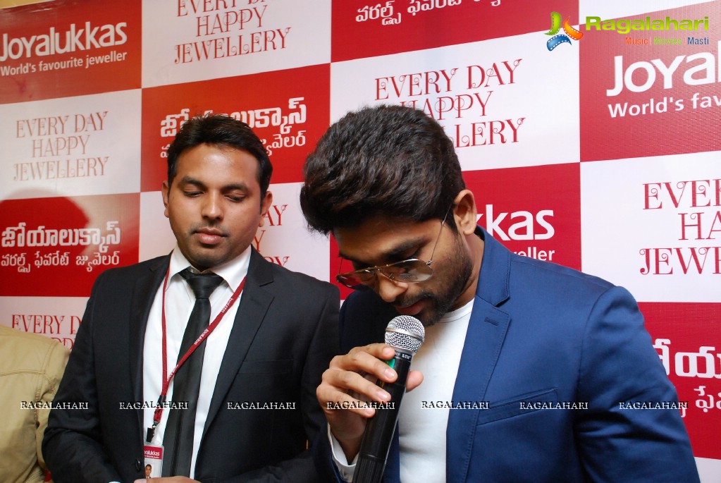 Stylish Star Allu Arjun unveils Joyalukkas Happy Diamonds Collection