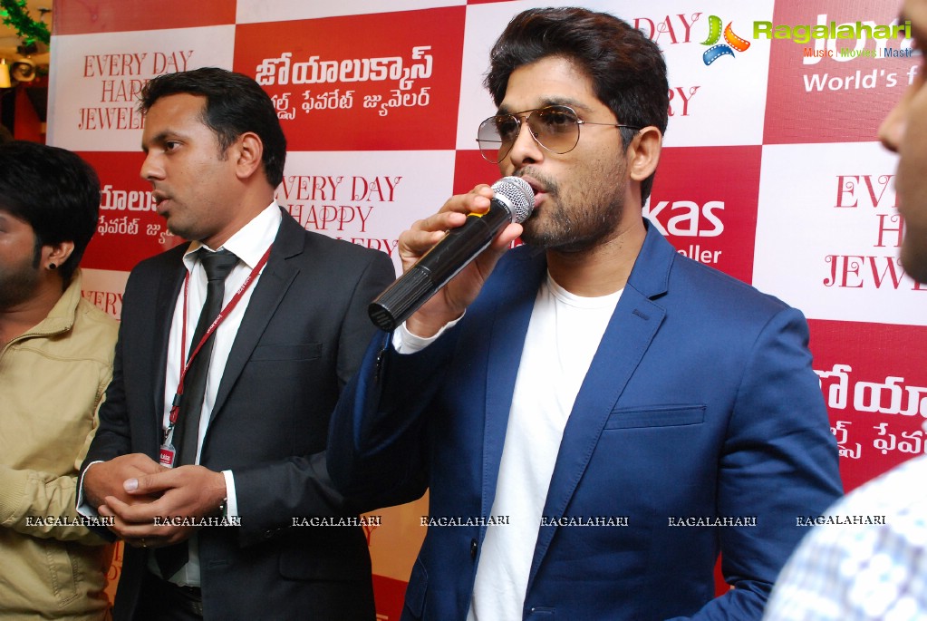 Stylish Star Allu Arjun unveils Joyalukkas Happy Diamonds Collection