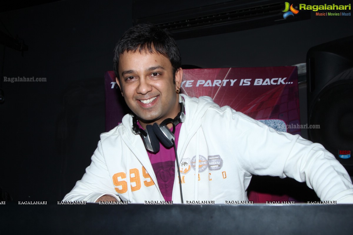 The Best New Year Party 31-12 Curtain Raiser