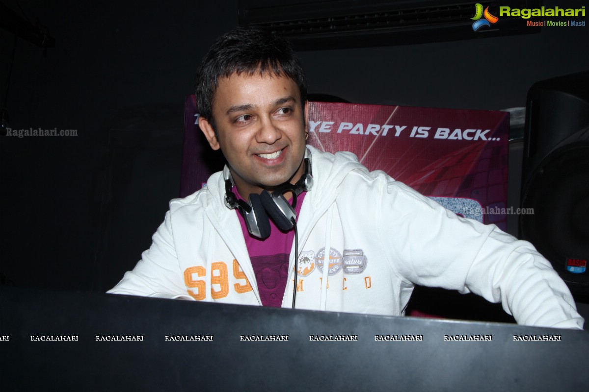 The Best New Year Party 31-12 Curtain Raiser