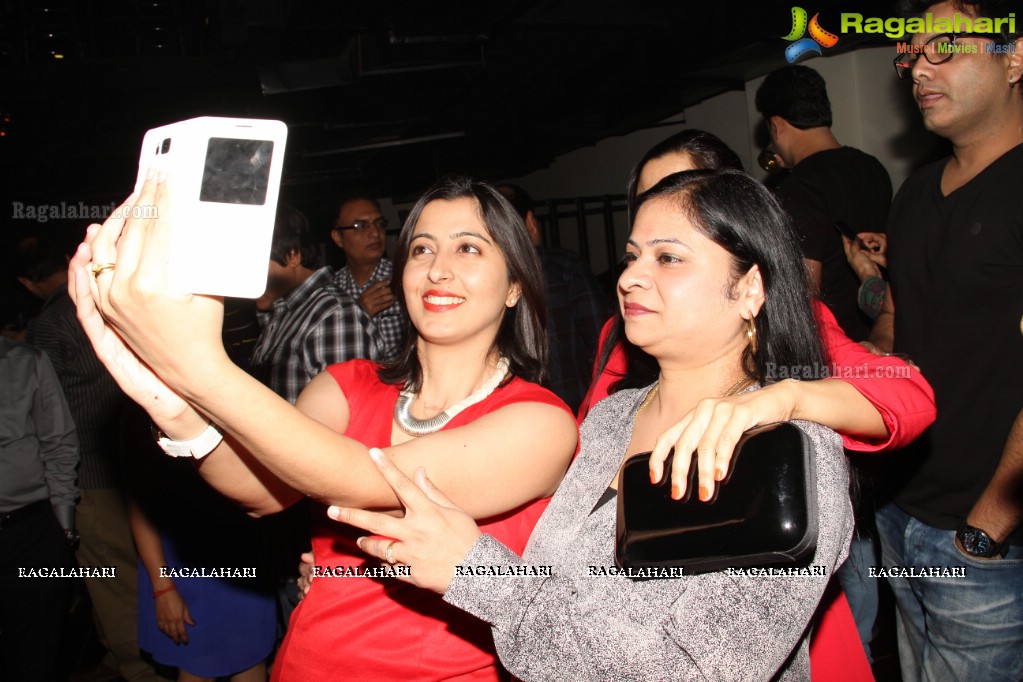 Reunion Party by Dr. Ajay Kumari Tiwari at Bottles and Chimney