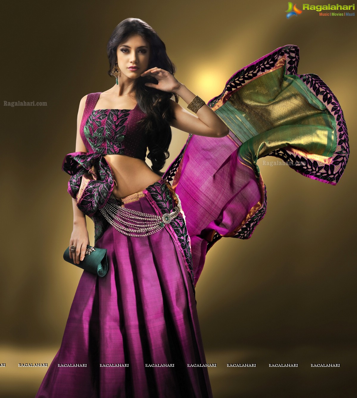 Sakhi launches the Insta Saree