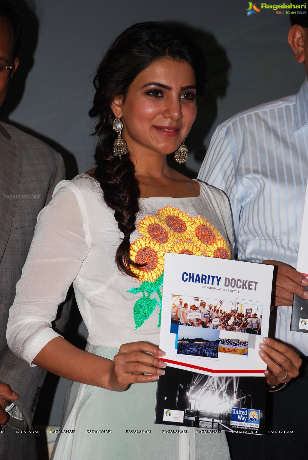 Samantha gives away Charity Awards of United Way of Hyderabad