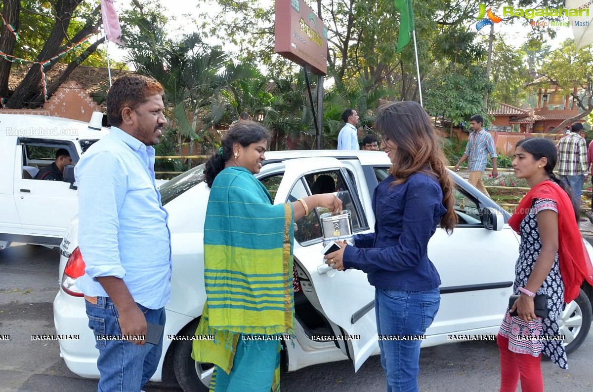 Manali Rathod collects funds for Mana Madras Kosam
