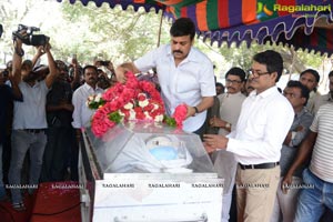 Celebs pay homage to Ranganath