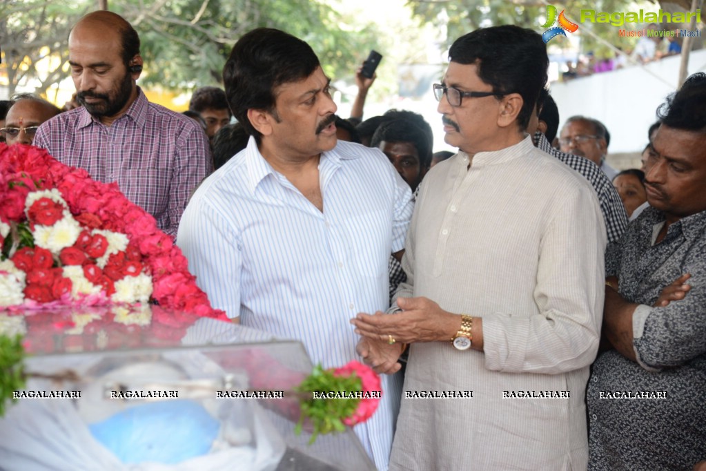 Celebs pay homage to Ranganath