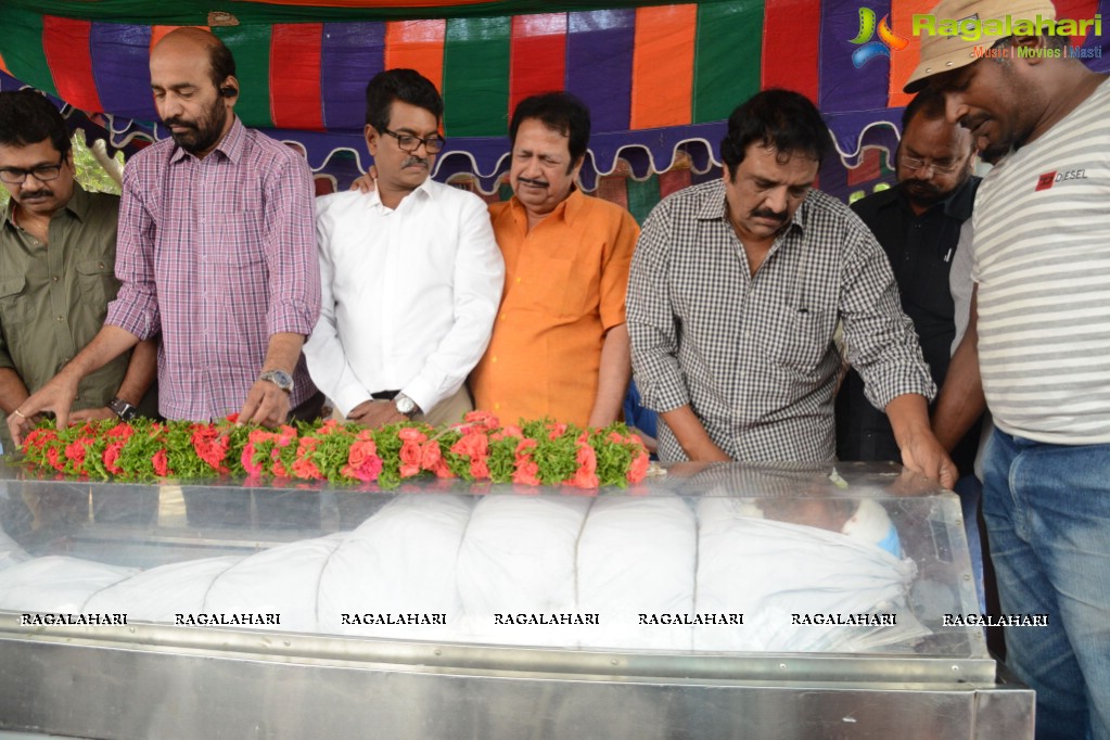 Celebs pay homage to Ranganath