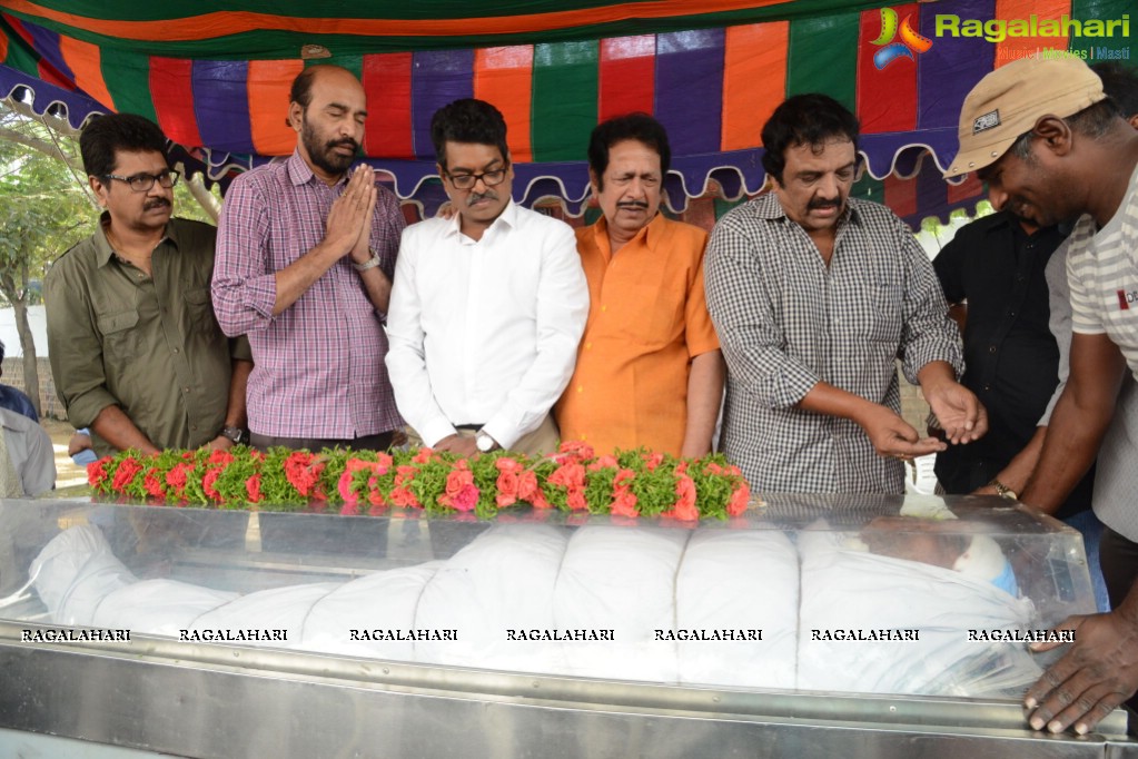 Celebs pay homage to Ranganath