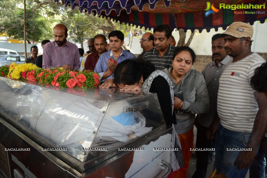 Celebs pay homage to Ranganath