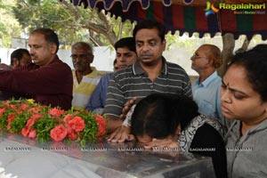 Celebs pay homage to Ranganath