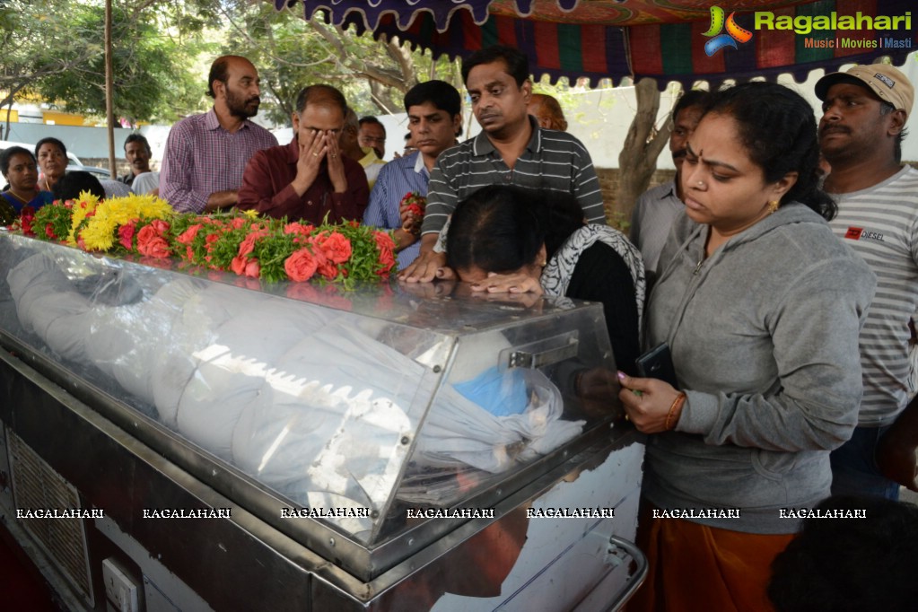 Celebs pay homage to Ranganath