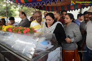 Celebs pay homage to Ranganath