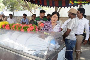 Celebs pay homage to Ranganath