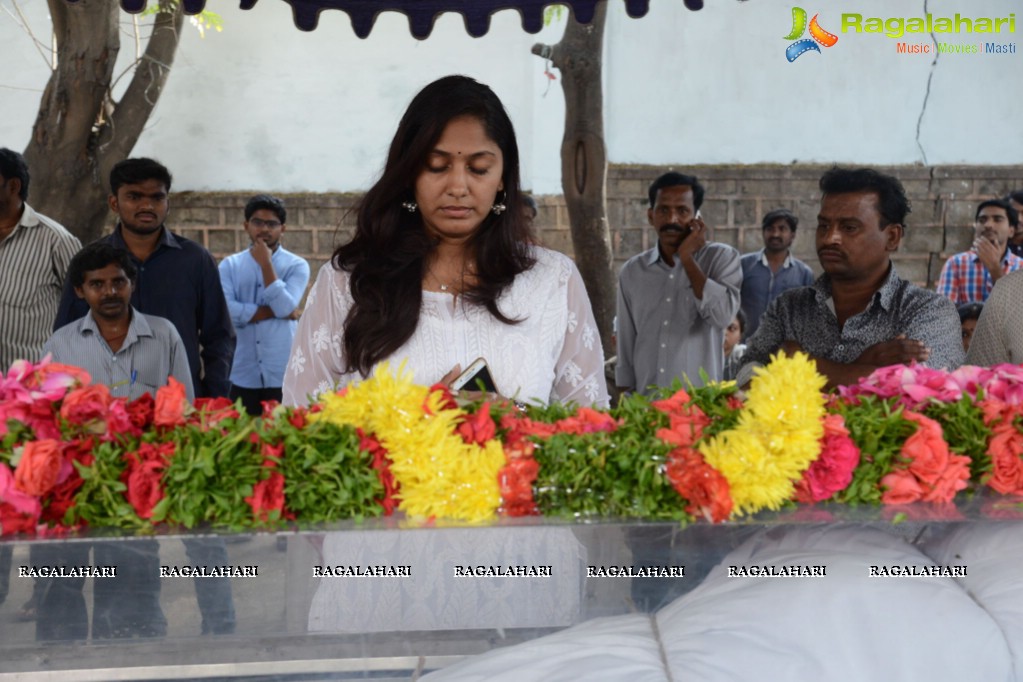 Celebs pay homage to Ranganath