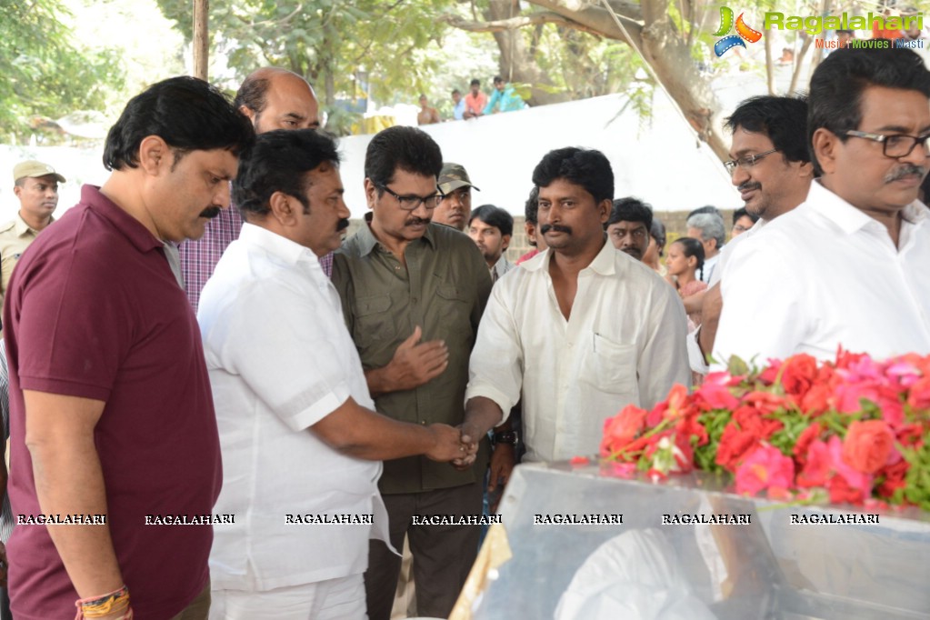 Celebs pay homage to Ranganath