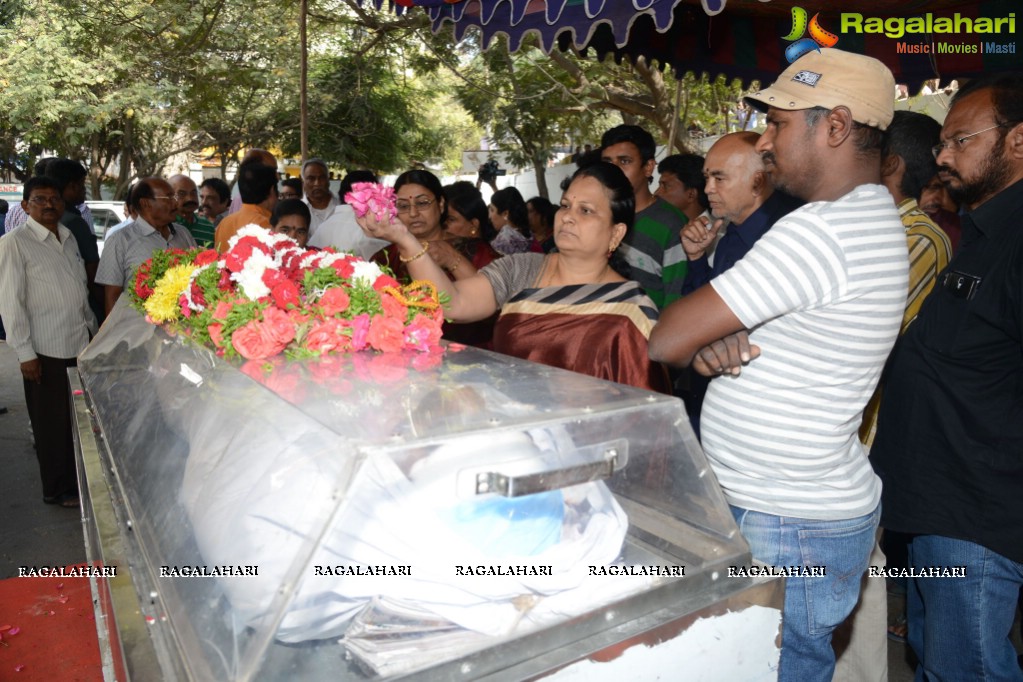 Celebs pay homage to Ranganath