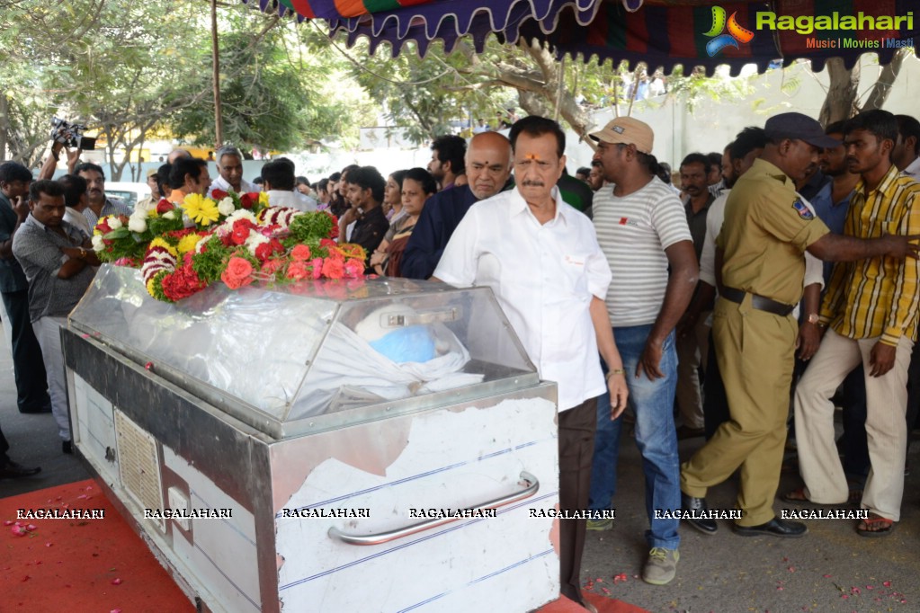 Celebs pay homage to Ranganath