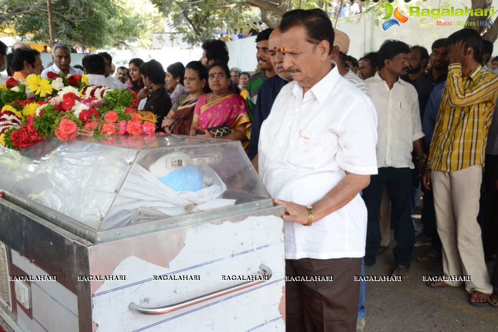 Celebs pay homage to Ranganath