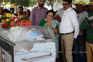 Celebs pay homage to Ranganath