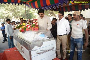 Celebs pay homage to Ranganath