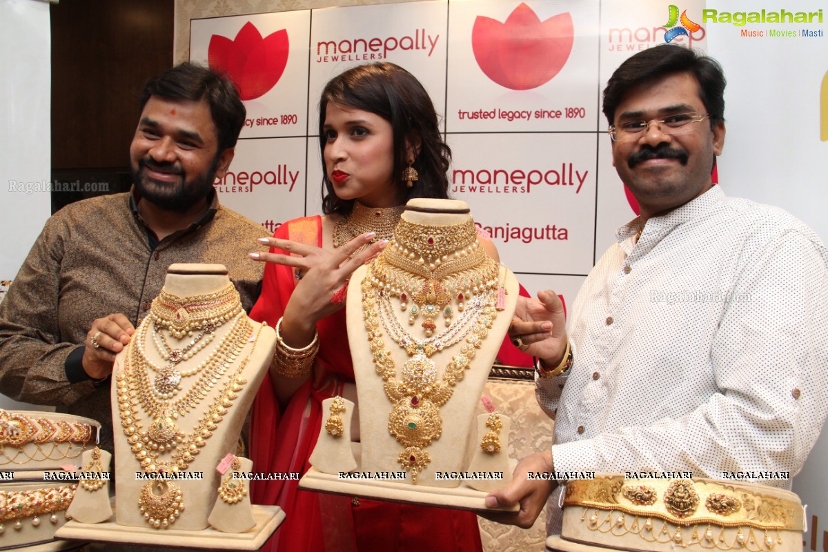 Mannara Chopra launches Manepally Jewellers Vaddanam