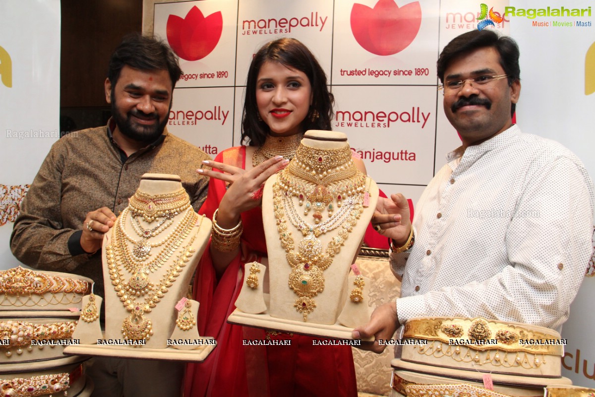 Mannara Chopra launches Manepally Jewellers Vaddanam