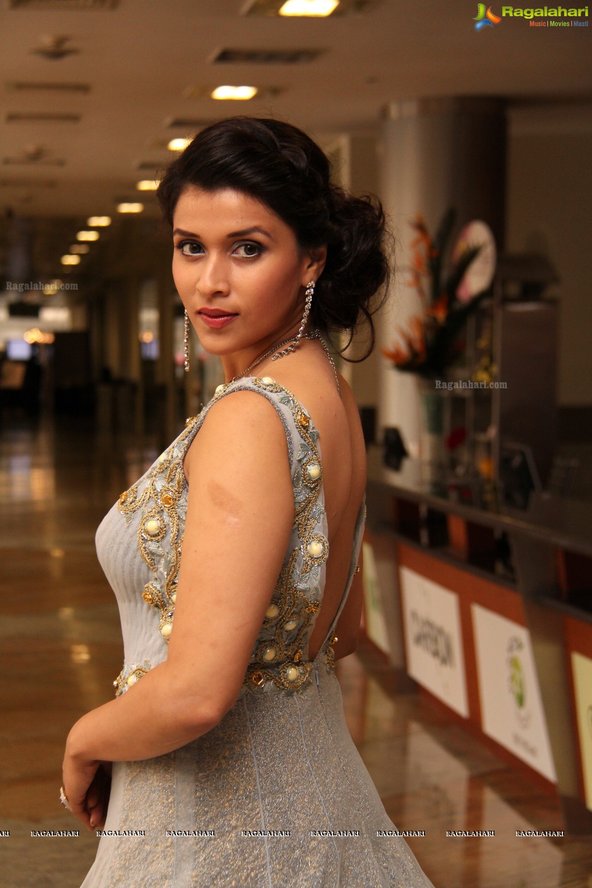 Mannara Chopra launches Hi Life Exhibition at Novotel (HICC), Hyderabad