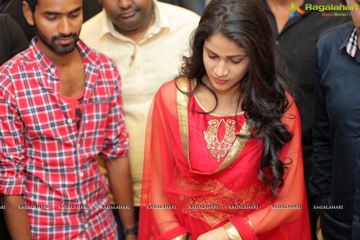 Lavanya Tripathi visits Kasam Pullaiah Shopping Mall, Warangal