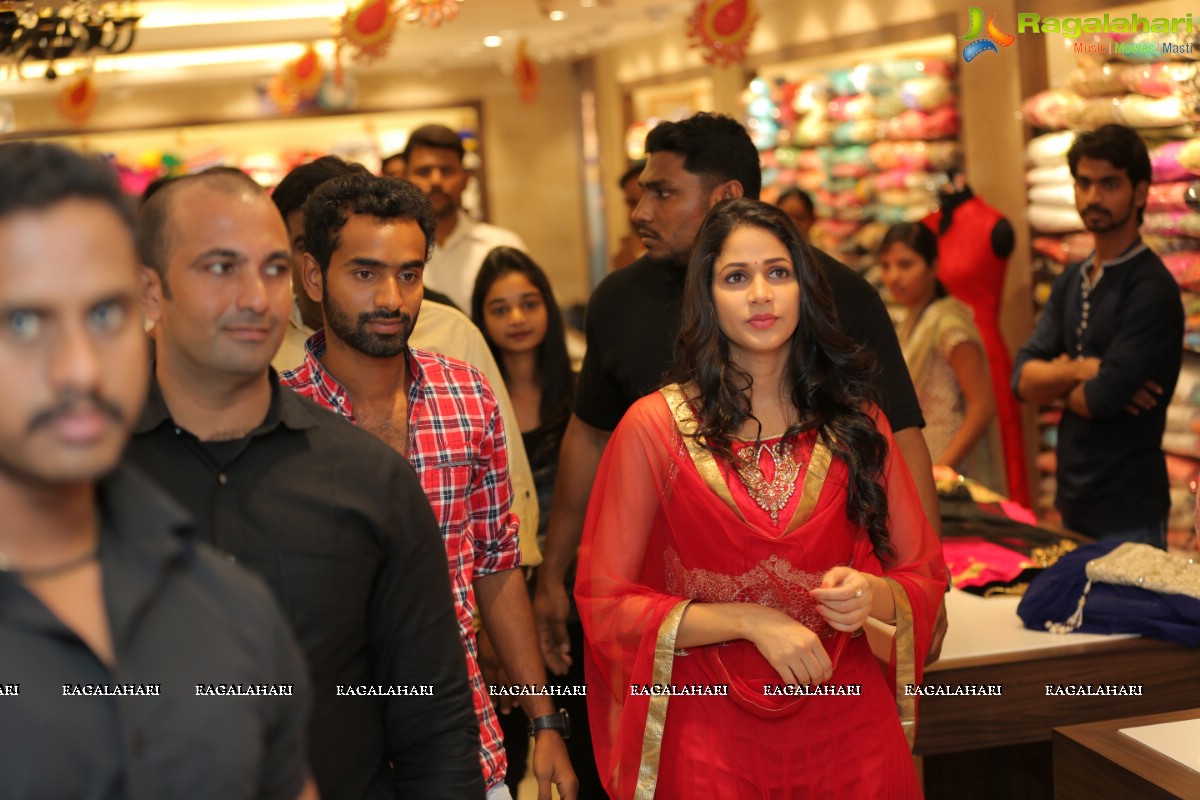 Lavanya Tripathi visits Kasam Pullaiah Shopping Mall, Warangal
