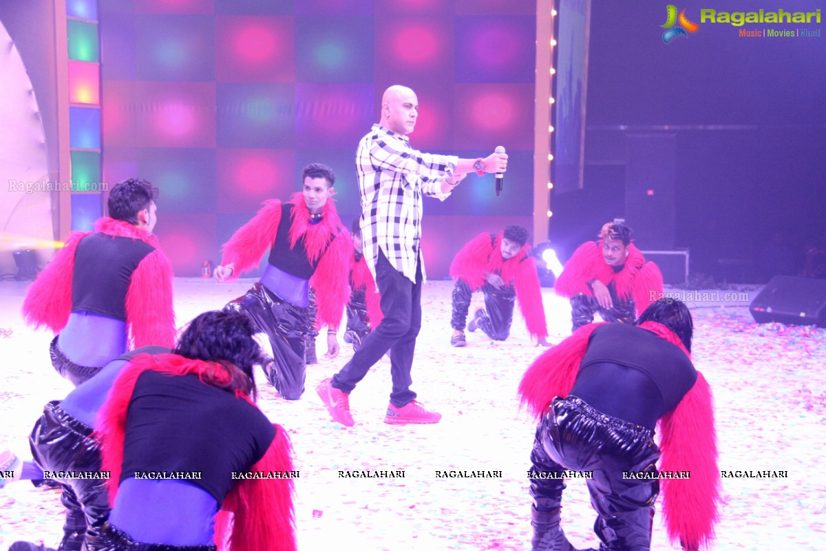 FactSet Annual Day - Baba Sehgal performs, and several employees pledge their eyes during the event