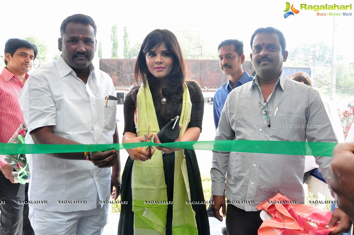Swasti Semwal launches Pochampally IKAT Art Mela, Hyderabad