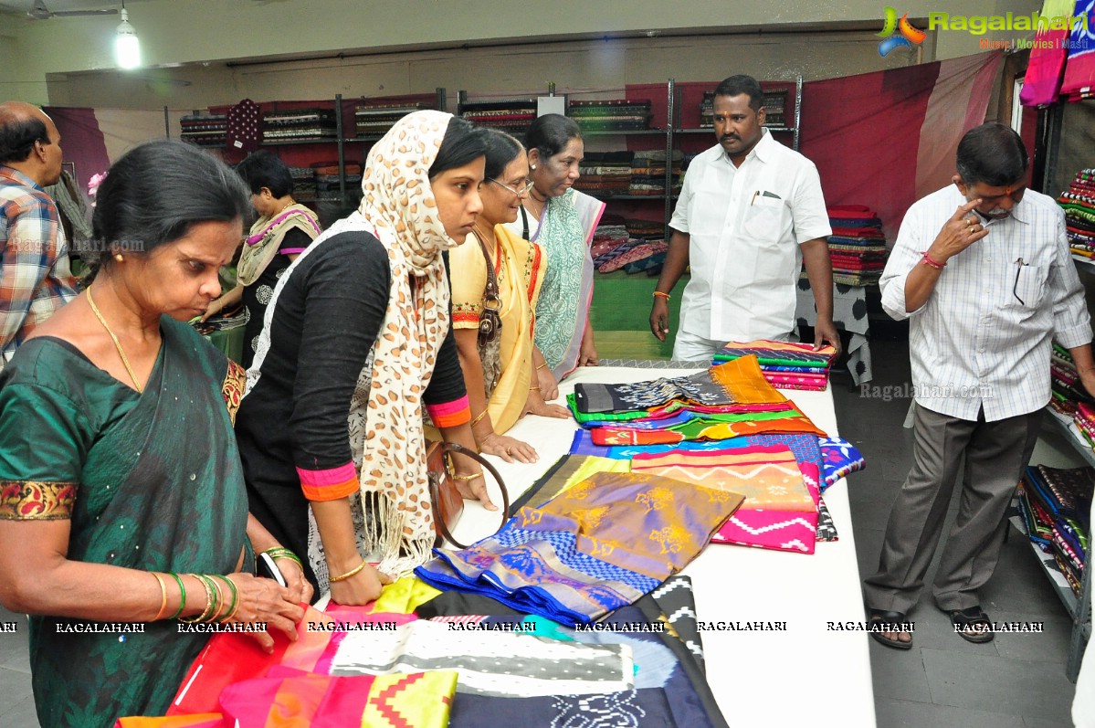 Swasti Semwal launches Pochampally IKAT Art Mela, Hyderabad