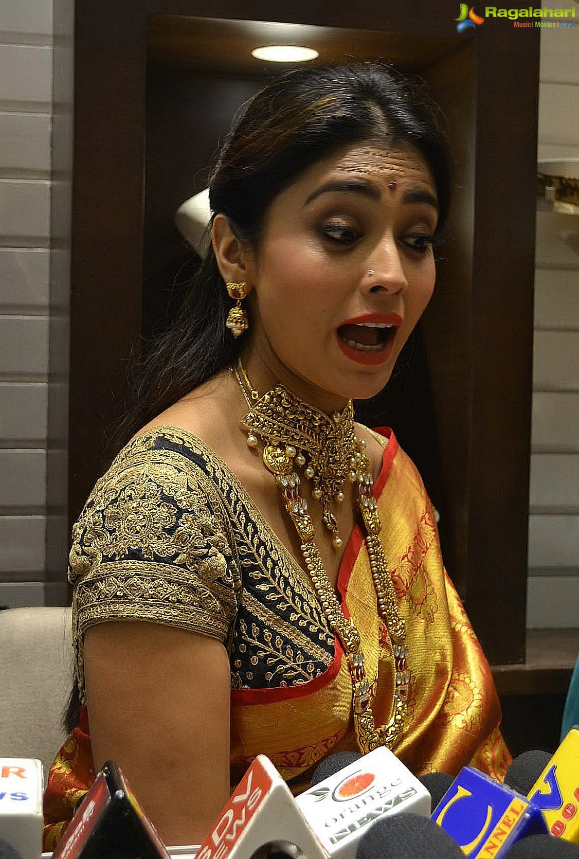 Kajal Agarwal and Shriya Inaugurate MVR Mall at Vijayawada