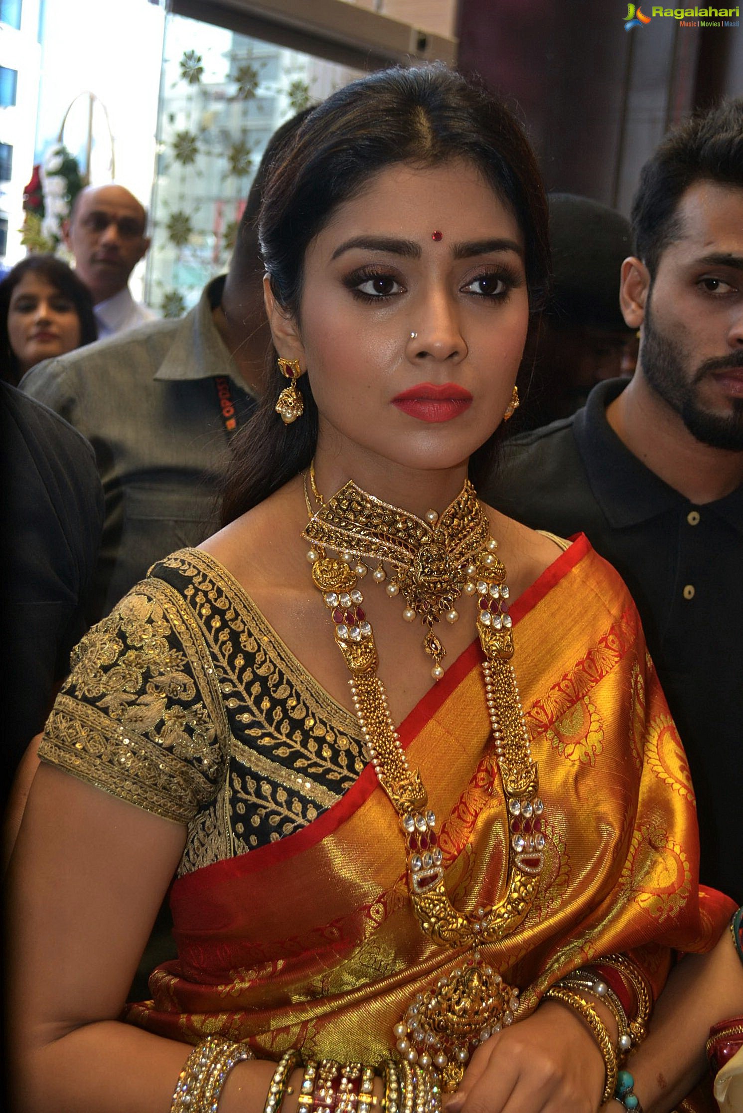 Kajal Agarwal and Shriya Inaugurate MVR Mall at Vijayawada