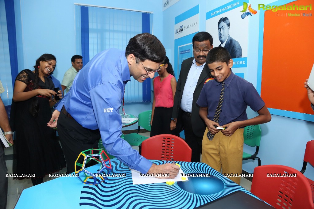 Viswanathan Anand unveils NIIT Nguru MathLab Plus in Reqelford International