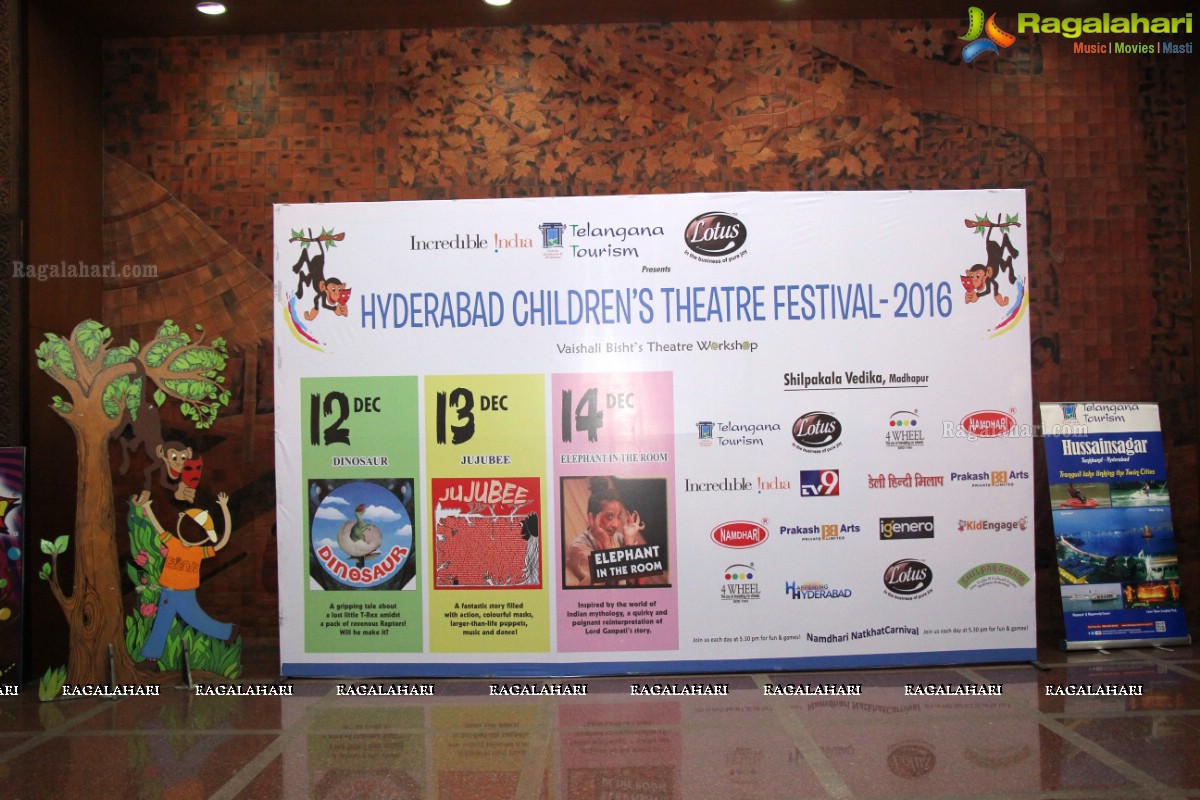 Dinosaur - Katkatha Puppet Show at Hyderabad Children's Theatre Festival 2016 by Vaishali Bisht Childrens Theatre Workshop