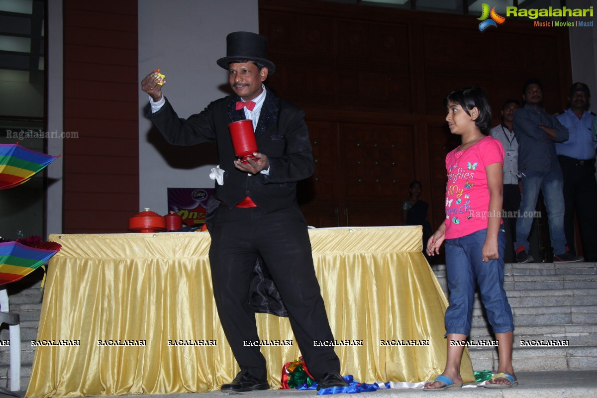 Dinosaur - Katkatha Puppet Show at Hyderabad Children's Theatre Festival 2016 by Vaishali Bisht Childrens Theatre Workshop