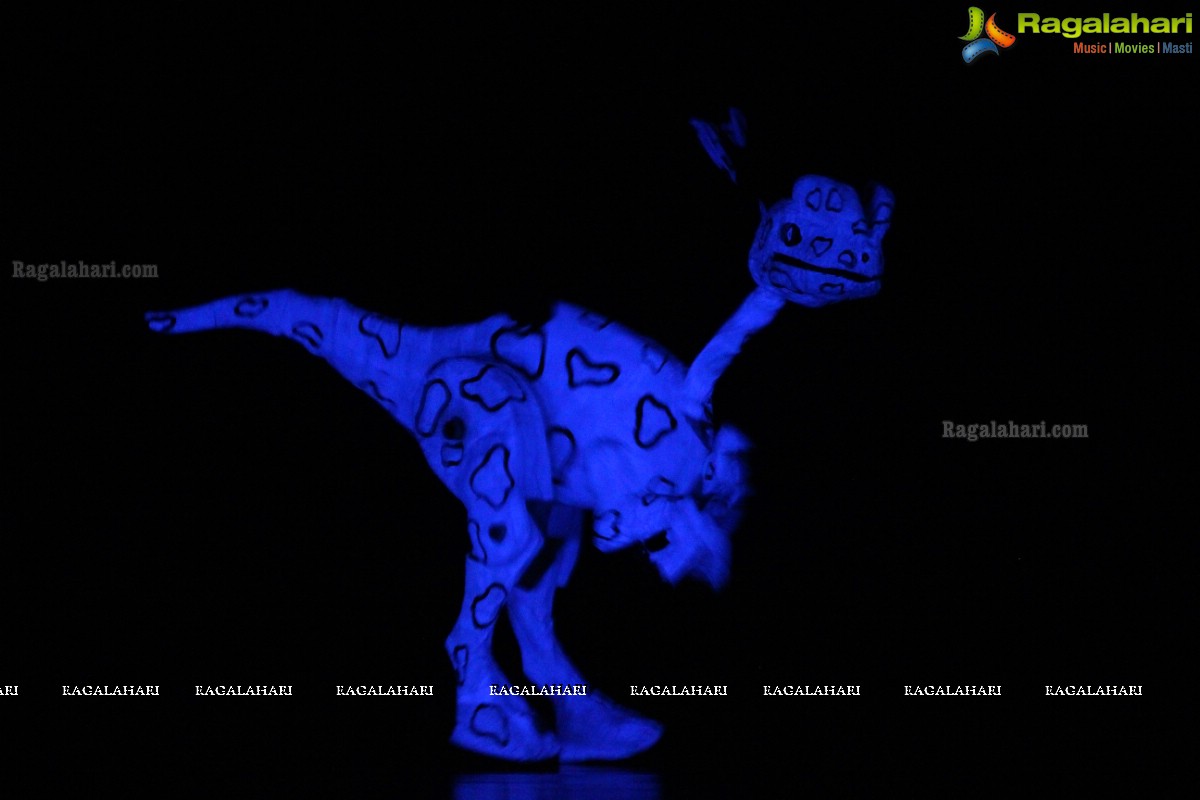 Dinosaur - Katkatha Puppet Show at Hyderabad Children's Theatre Festival 2016 by Vaishali Bisht Childrens Theatre Workshop